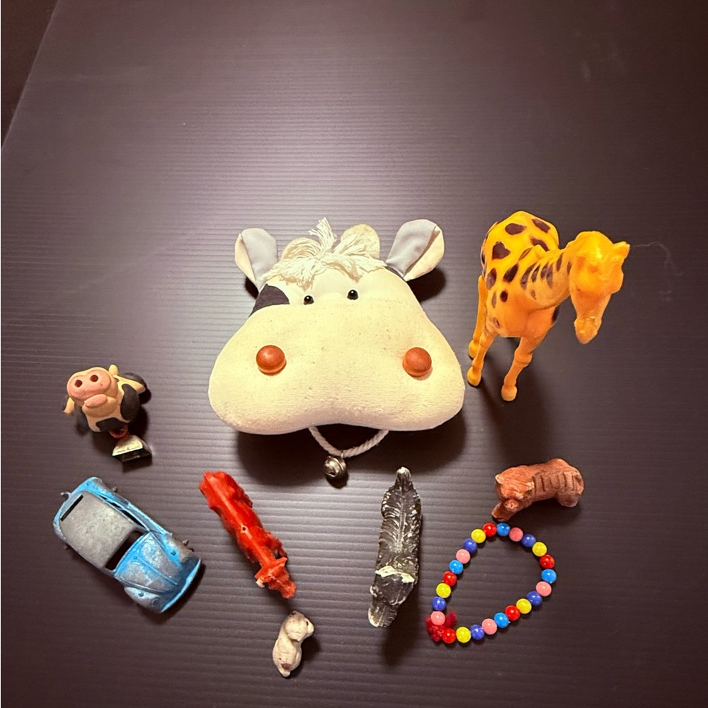 Small Lot Vtg Animal Figurines Giraffe Cow Car